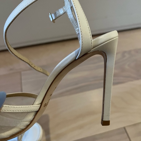 Jimmy Choo
Sacora Tulle Peep-Toe Sandals
35.5 (5.5)
Ivory - Picture 6 of 11